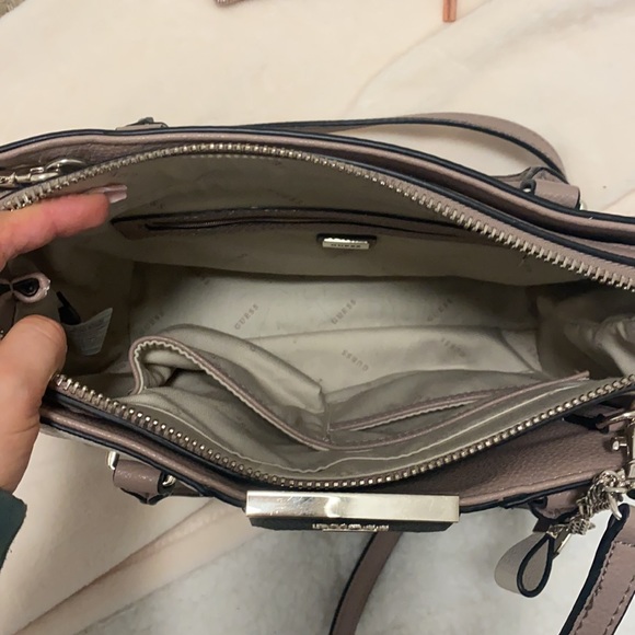 GUESS Purse - Picture 4 of 4